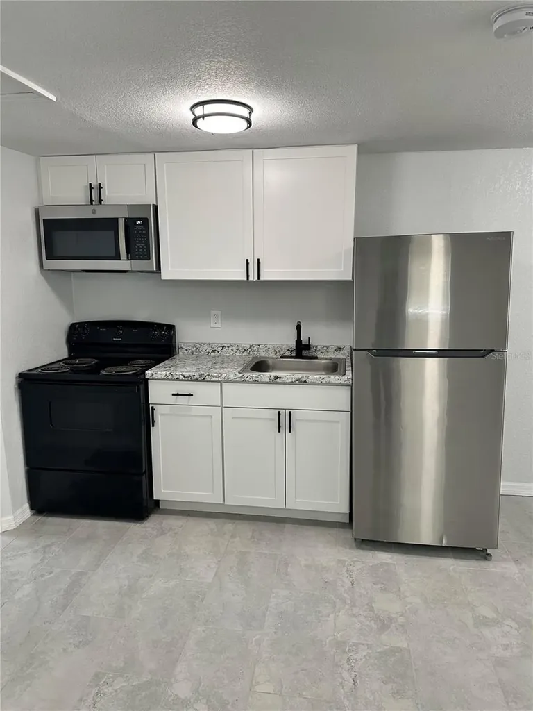 1104 E 140th Avenue Tampa FL 33613