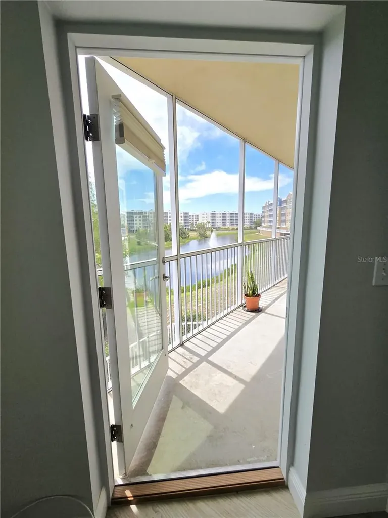 960 Starkey Road Largo FL 33771