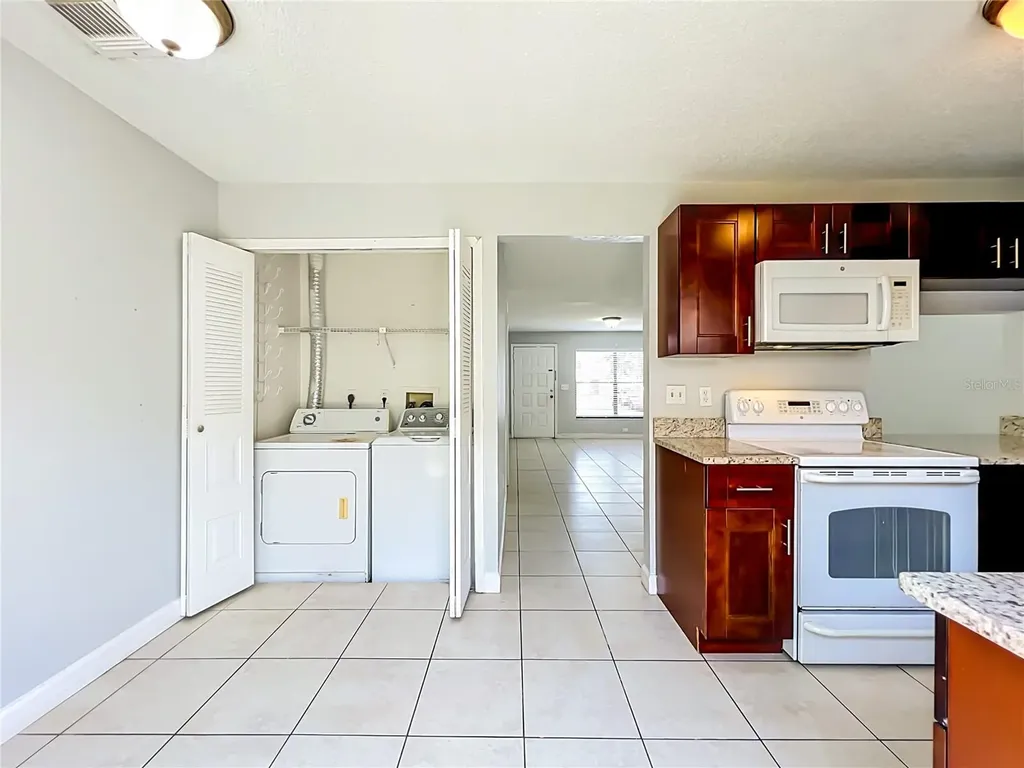 1604 Little Falls Circle Orlando FL 32807
