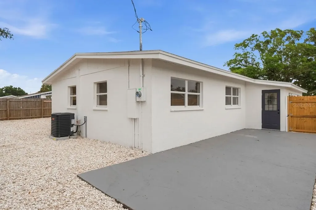 6324 Case Avenue Bradenton FL 34207