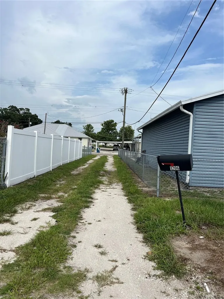 1206 E Canal Street Mulberry FL 33860