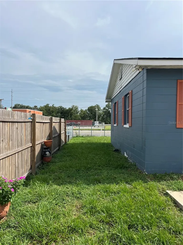 1206 E Canal Street Mulberry FL 33860