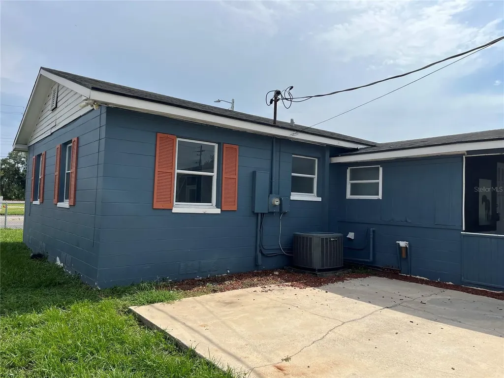 1206 E Canal Street Mulberry FL 33860