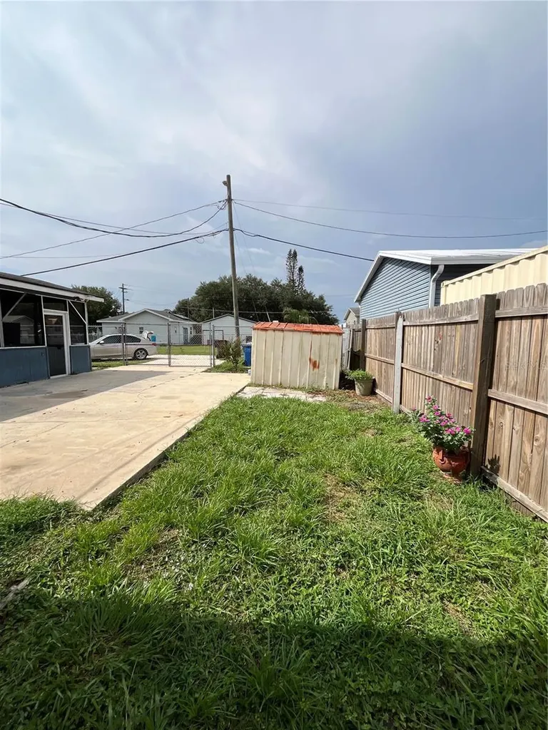 1206 E Canal Street Mulberry FL 33860