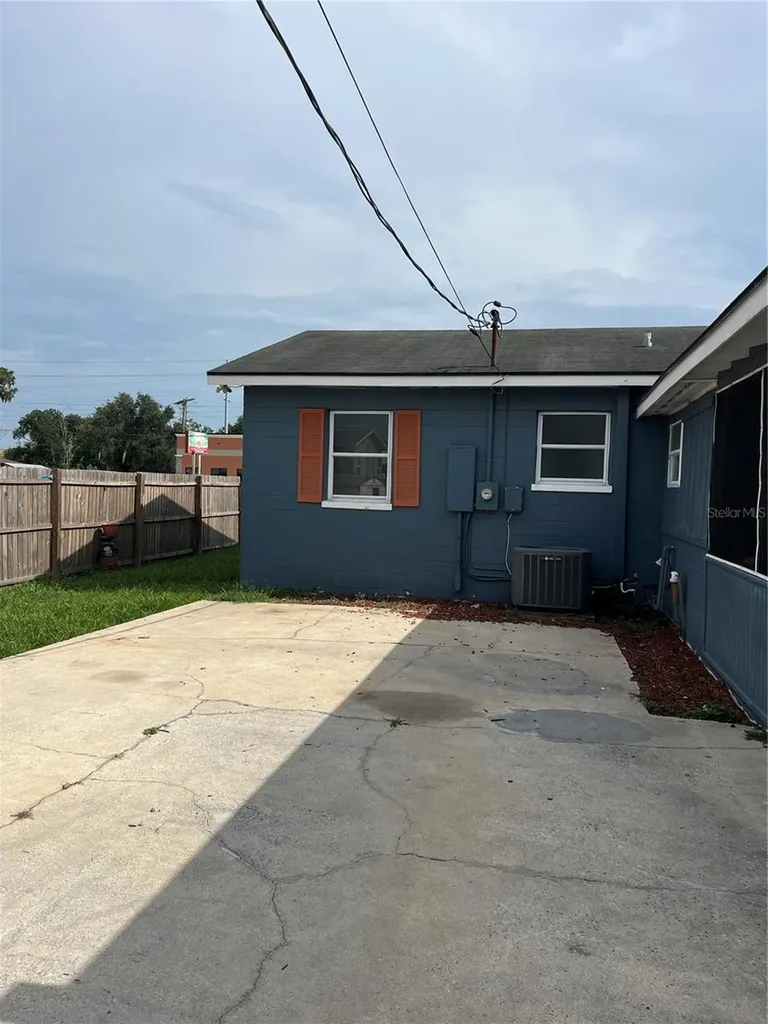 1206 E Canal Street Mulberry FL 33860