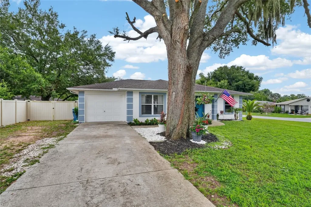 599 Magnolia Ridge Avenue Tavares FL 32778