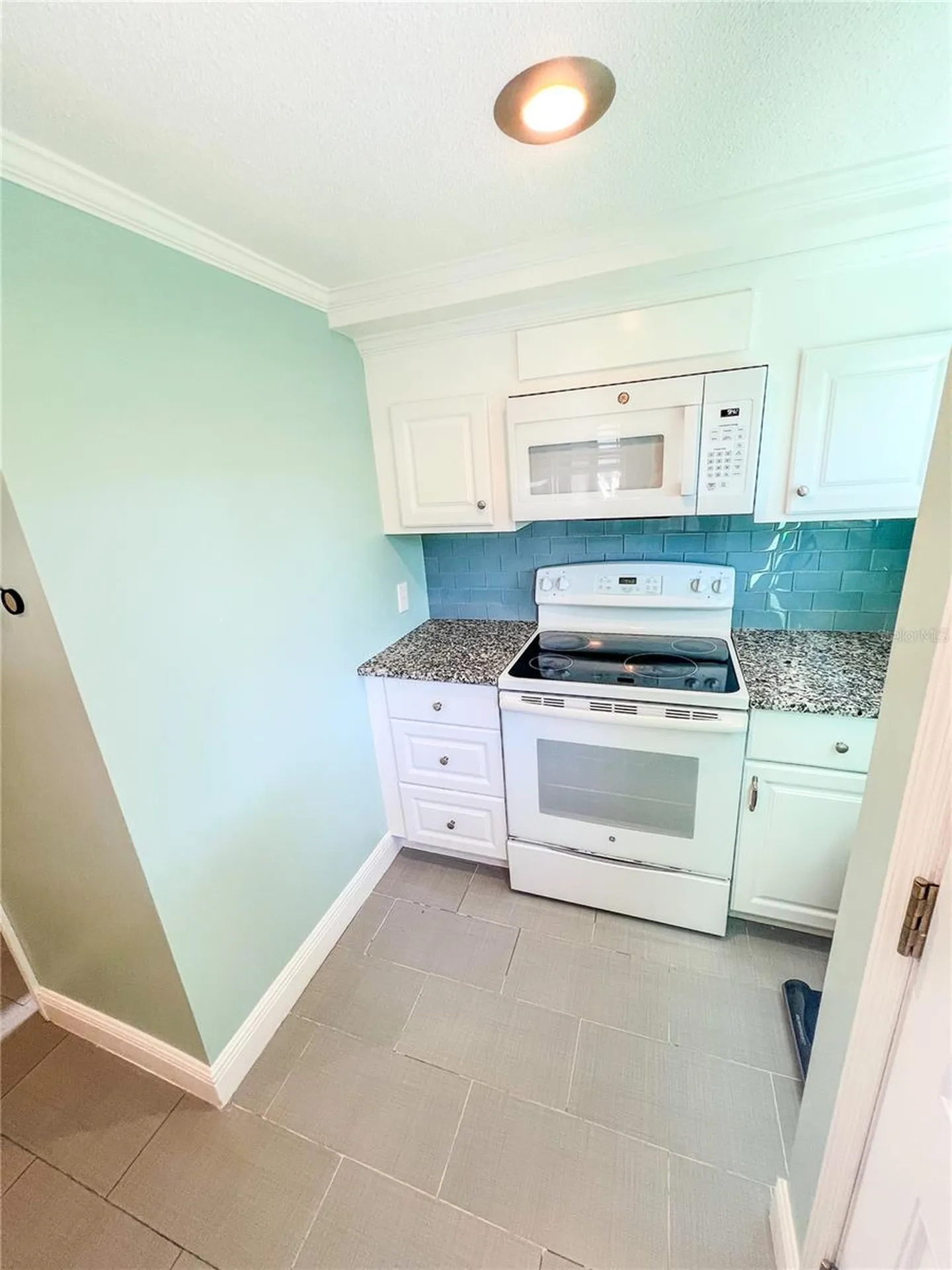 33 N Hampton Avenue Orlando FL 32803