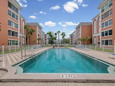 6800 20th Avenue N St Petersburg FL 33710