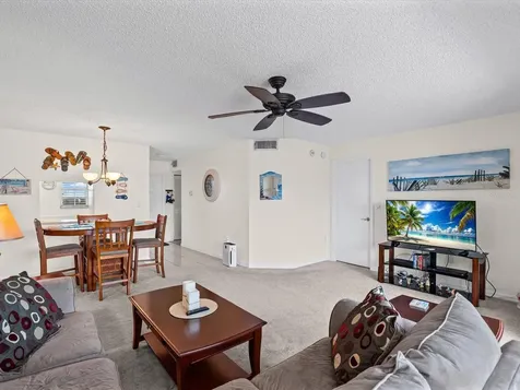 6800 20th Avenue N St Petersburg FL 33710