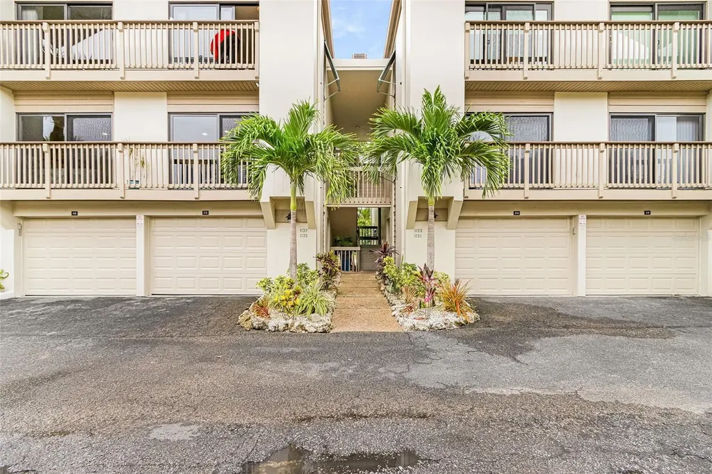 1135 Lake House Circle Sarasota FL 34242