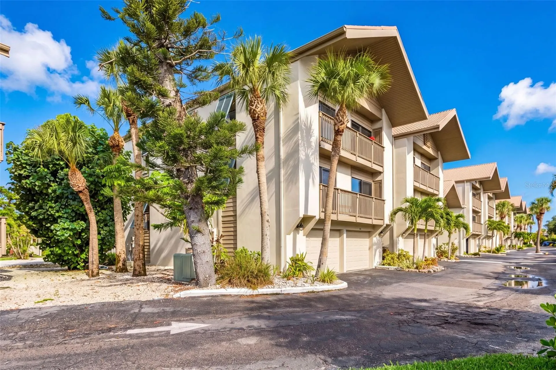 1135 Lake House Circle Sarasota FL 34242