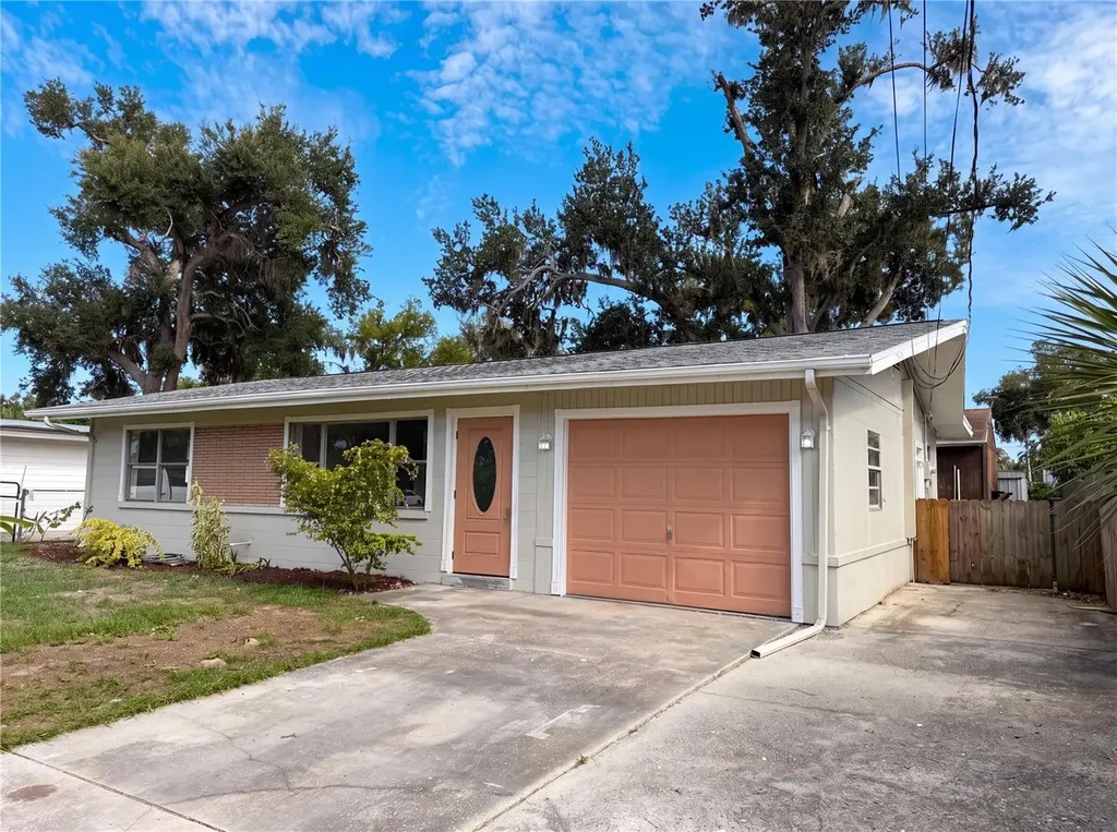 1516 2nd Avenue E Bradenton FL 34208