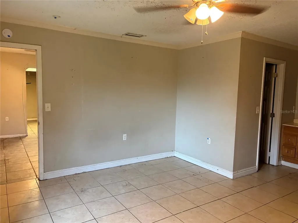 7121 N 50th Street Tampa FL 33617