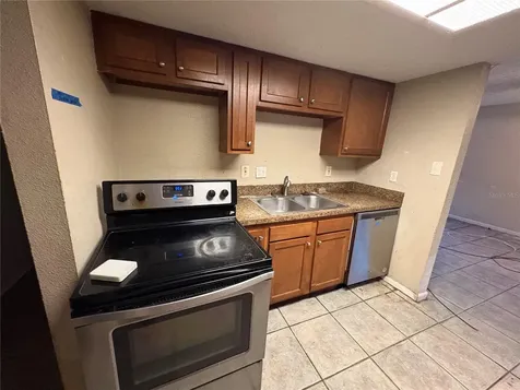7121 N 50th Street Tampa FL 33617