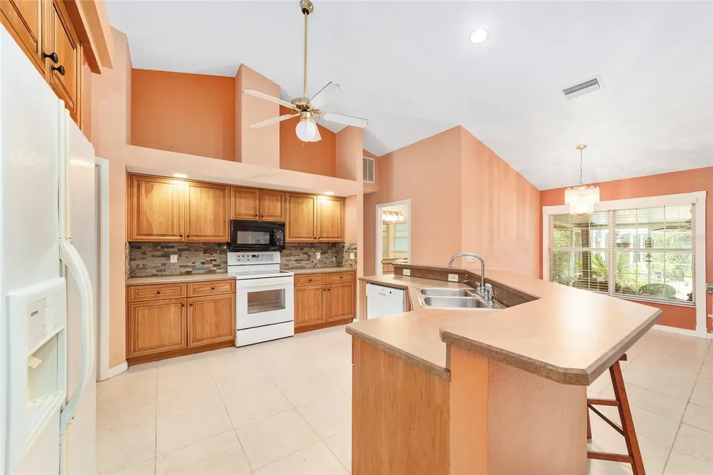 133 N Mcgowan Crystal River FL 34429