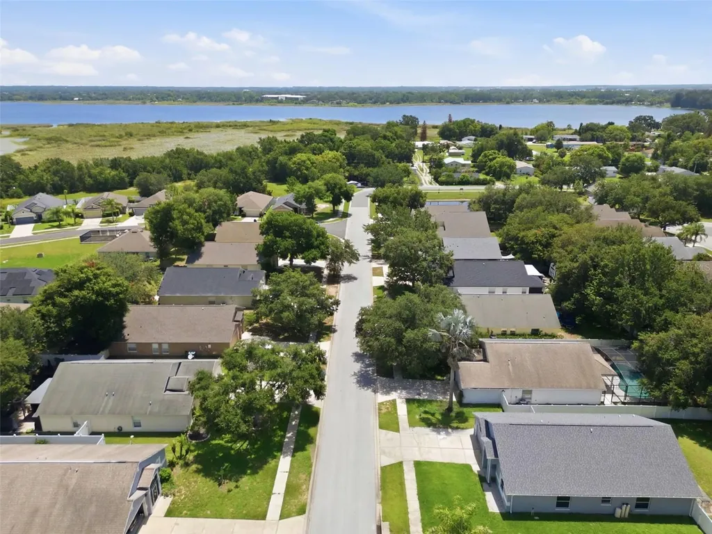 2255 Merry Road Tavares FL 32778