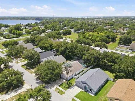 2255 Merry Road Tavares FL 32778