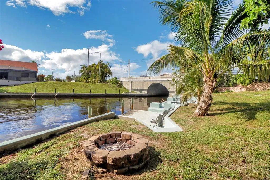 4800 SW 12th Place Cape Coral FL 33914