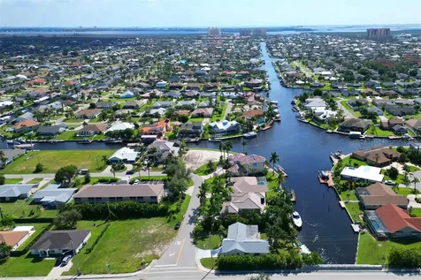 4800 SW 12th Place Cape Coral FL 33914