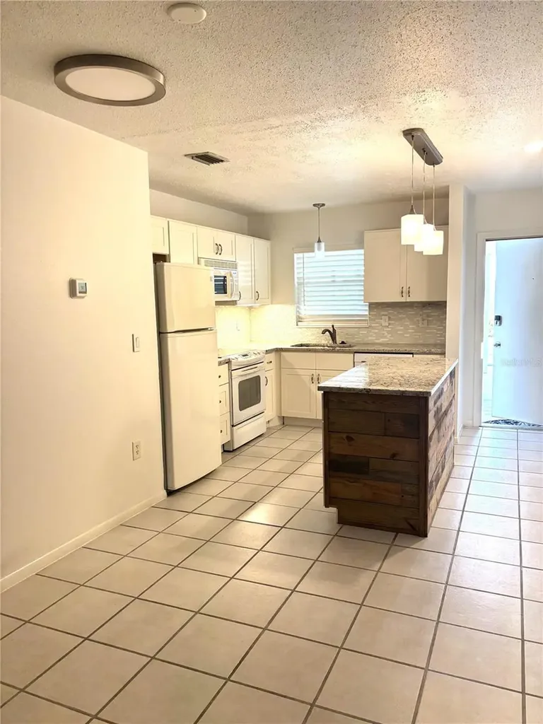 2115 9th Avenue W Bradenton FL 34205