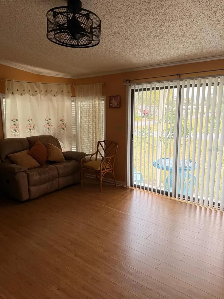 121 Hyde Park Court Davenport FL 33897