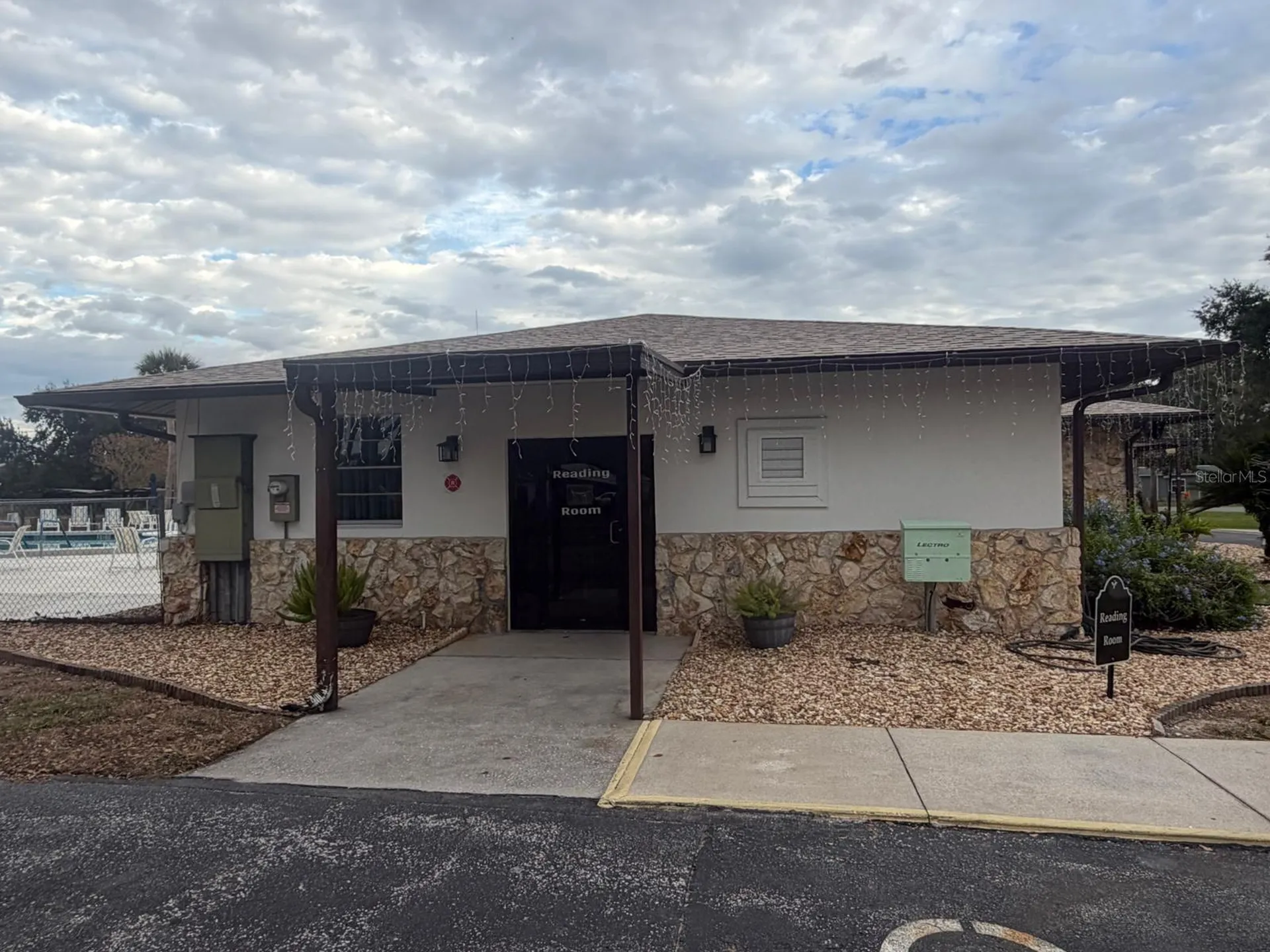 121 Hyde Park Court Davenport FL 33897