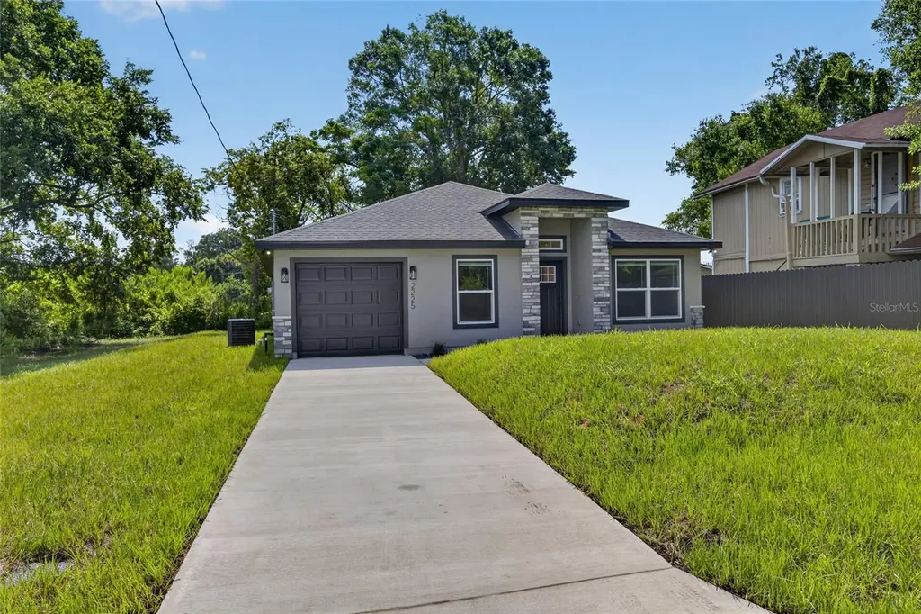 2225 Mccarthy Avenue Sanford FL 32771