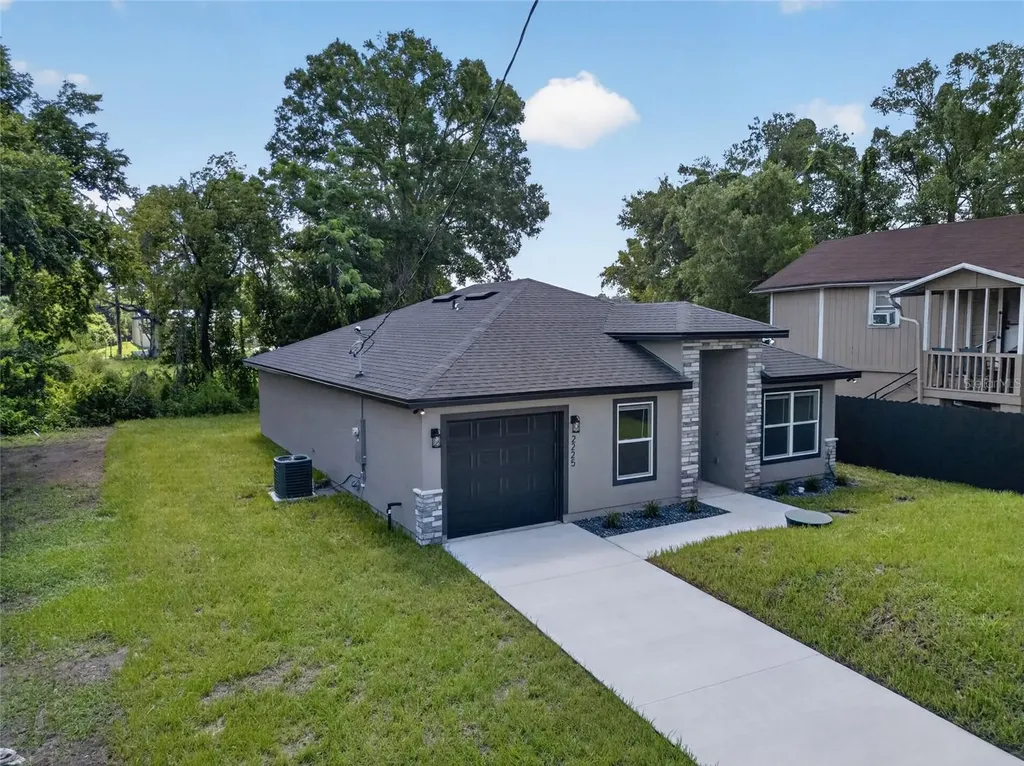 2225 Mccarthy Avenue Sanford FL 32771