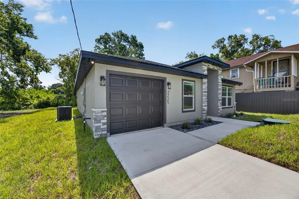 2225 Mccarthy Avenue Sanford FL 32771