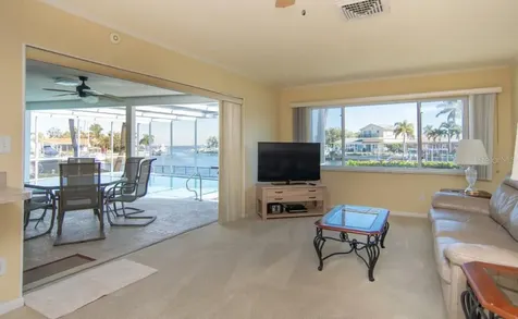 2096 Massachusetts Avenue NE St Petersburg FL 33703