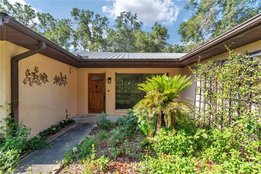 17690 SE 66 Place Morriston FL 32668