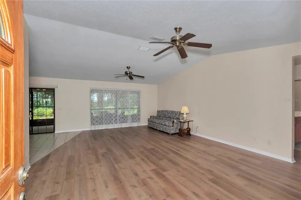 17690 SE 66 Place Morriston FL 32668