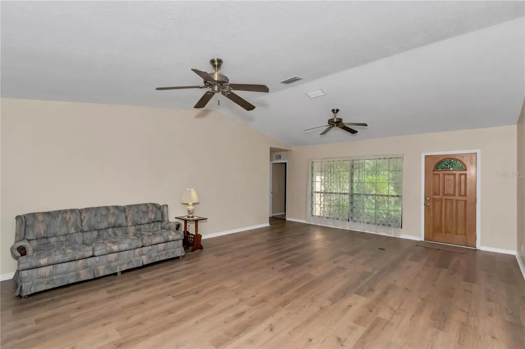 17690 SE 66 Place Morriston FL 32668