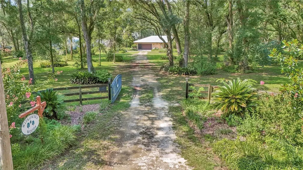 17690 SE 66 Place Morriston FL 32668