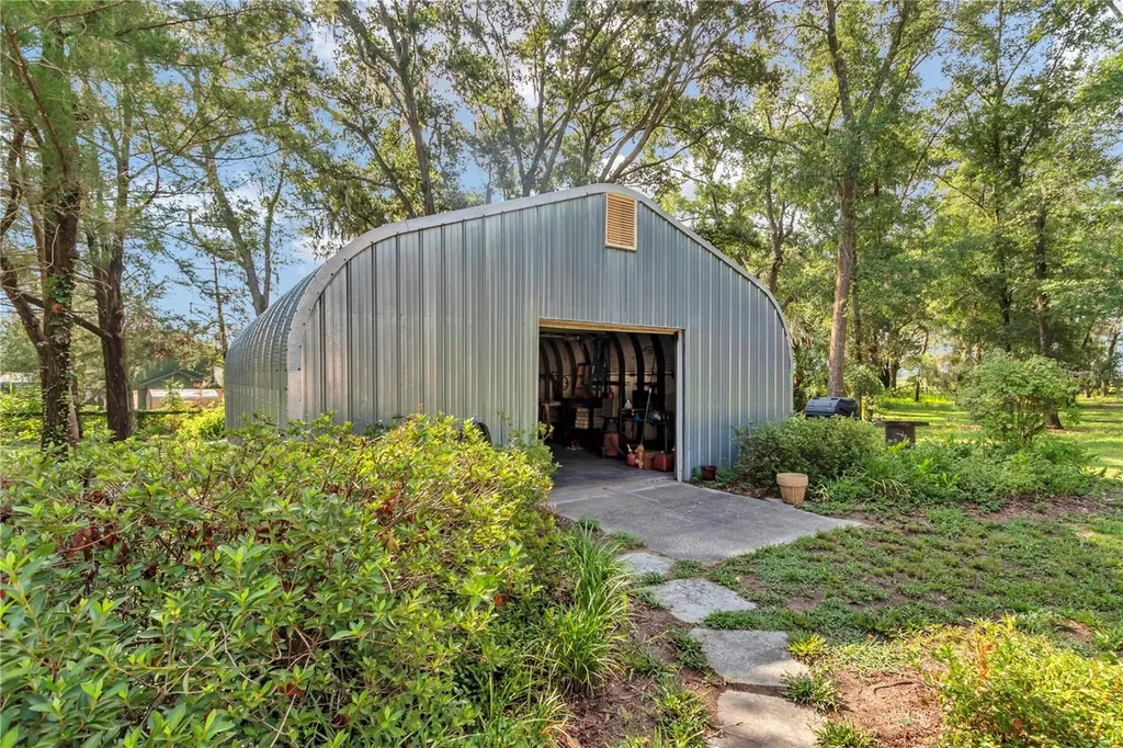 17690 SE 66 Place Morriston FL 32668
