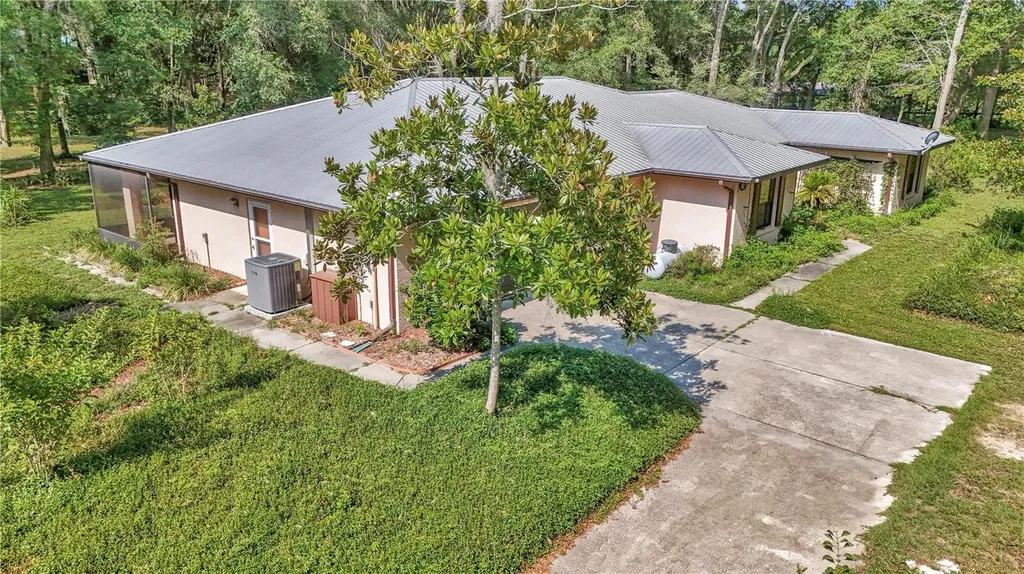 17690 SE 66 Place Morriston FL 32668