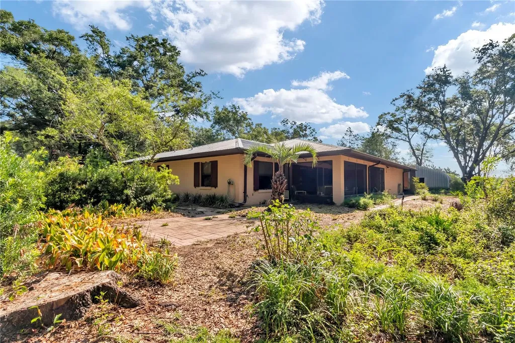 17690 SE 66 Place Morriston FL 32668