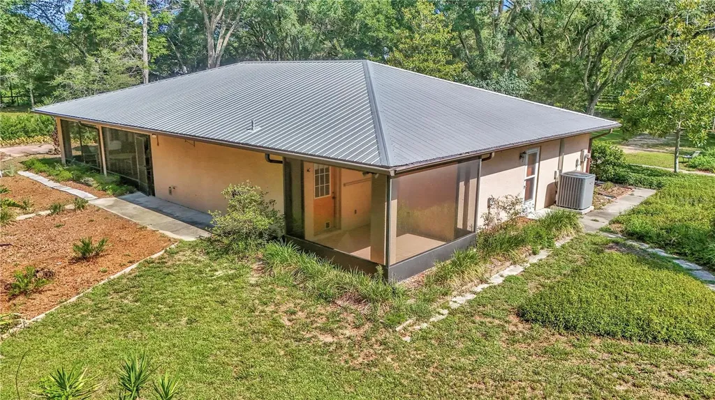 17690 SE 66 Place Morriston FL 32668