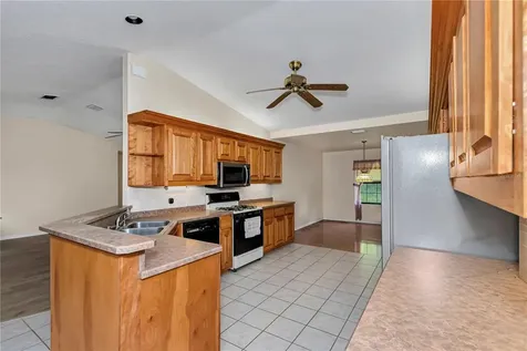 17690 SE 66 Place Morriston FL 32668