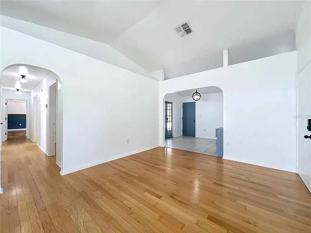 25121 Algonquin Avenue Sorrento FL 32776