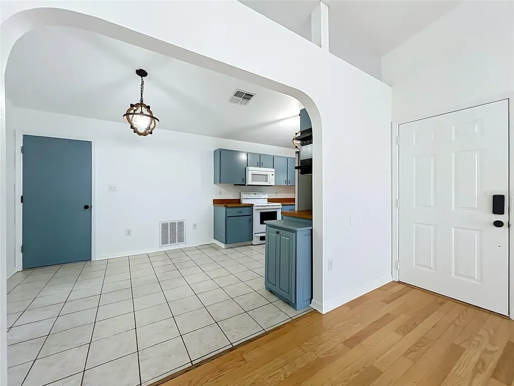 25121 Algonquin Avenue Sorrento FL 32776