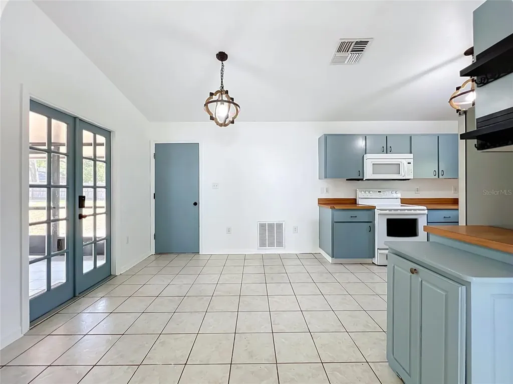 25121 Algonquin Avenue Sorrento FL 32776