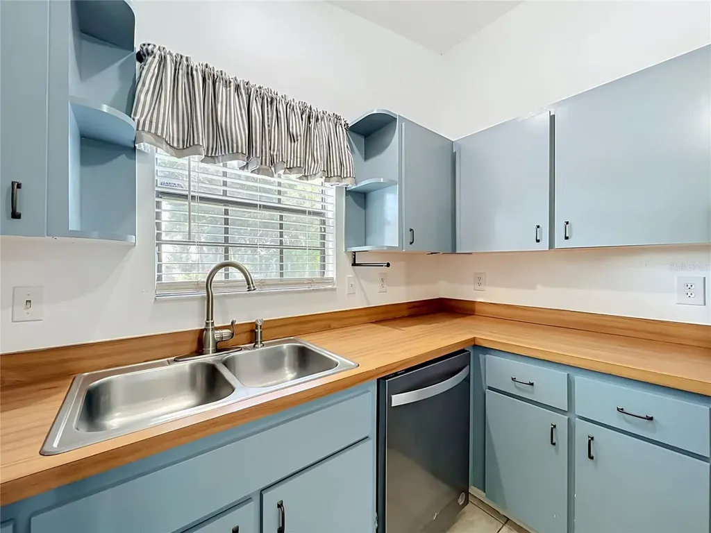 25121 Algonquin Avenue Sorrento FL 32776
