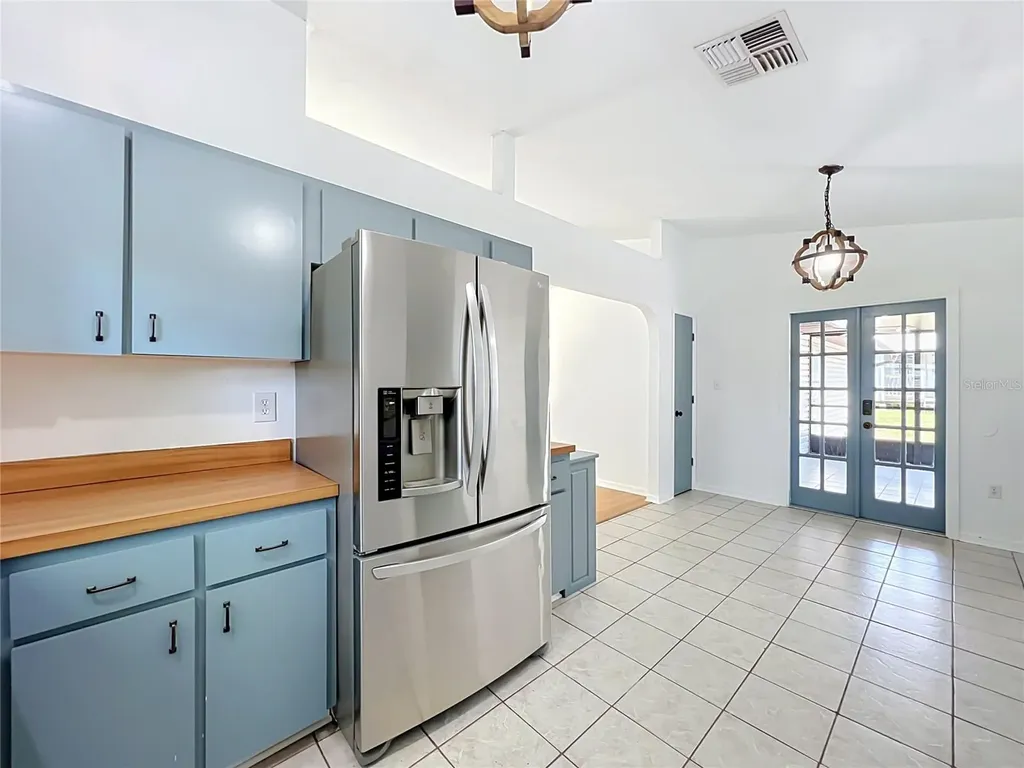 25121 Algonquin Avenue Sorrento FL 32776