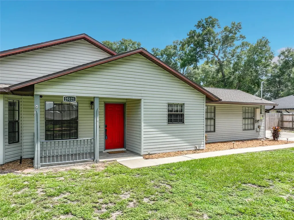 25121 Algonquin Avenue Sorrento FL 32776