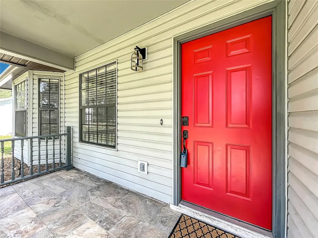 25121 Algonquin Avenue Sorrento FL 32776