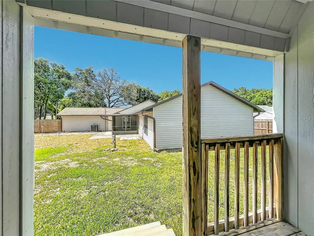 25121 Algonquin Avenue Sorrento FL 32776