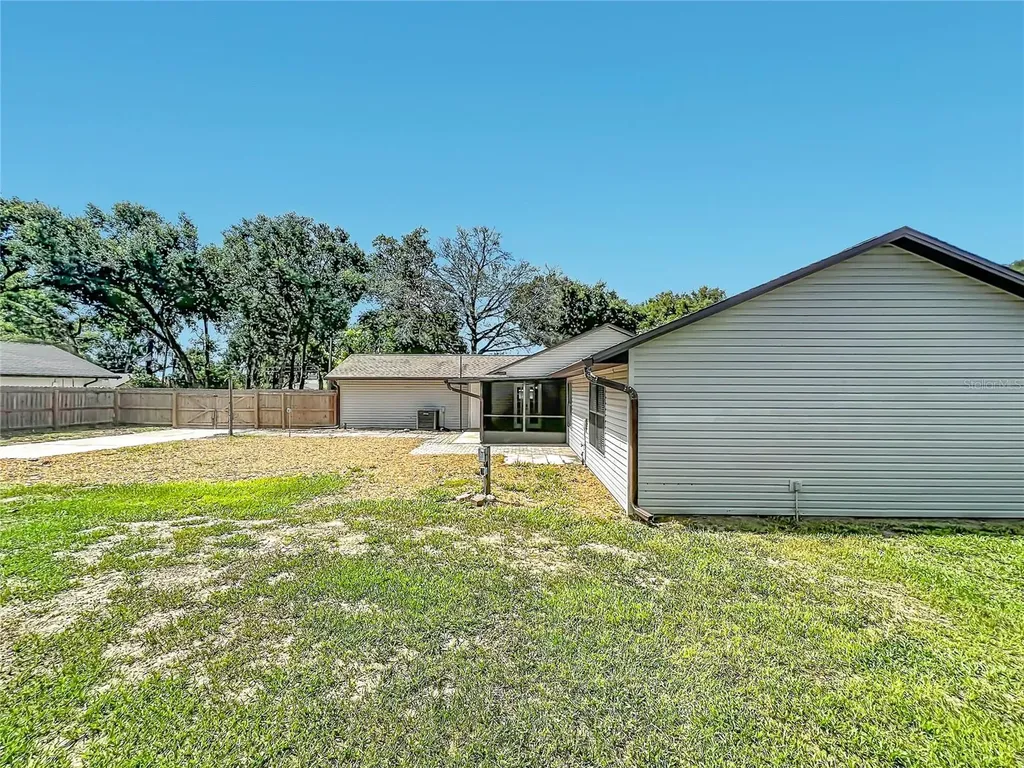 25121 Algonquin Avenue Sorrento FL 32776