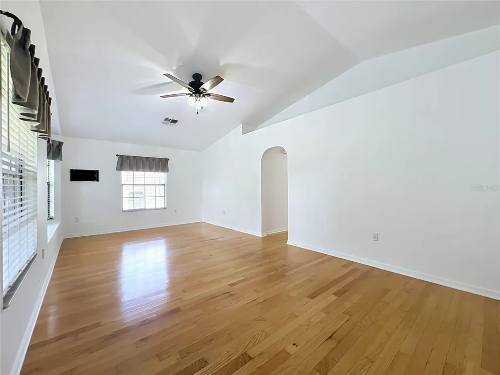 25121 Algonquin Avenue Sorrento FL 32776