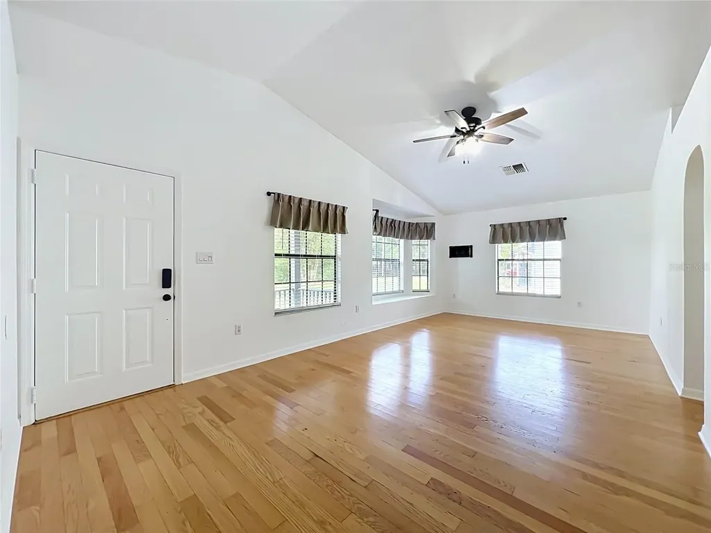 25121 Algonquin Avenue Sorrento FL 32776
